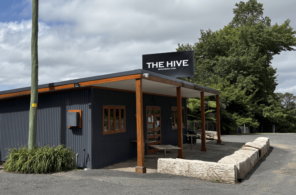 The Hive is a lovely stop close to Blue Mountains Botanic Gardens Mount Tomah.